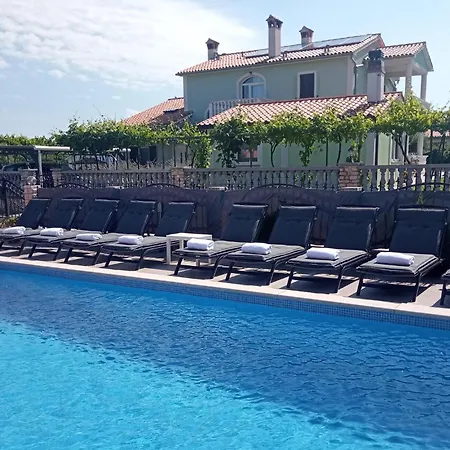 5 Bedroom Stunning In Labin *