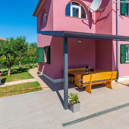 5 Bedroom Stunning In Labin Casa vacanze Raša