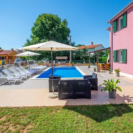 5 Bedroom Stunning In Labin Casa vacanze Raša