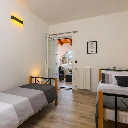 Casa vacanze 5 Bedroom Stunning In Labin Raša