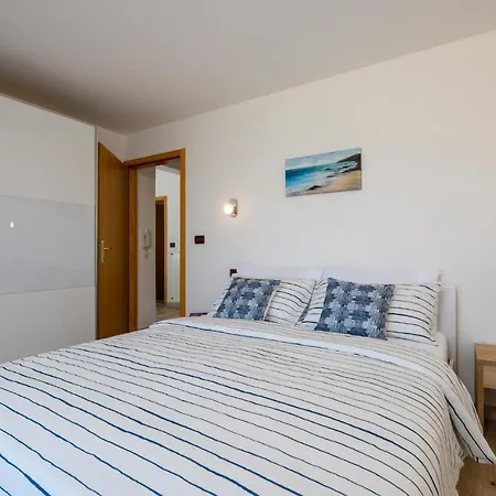 Holiday home 5 Bedroom Stunning In Labin Rasa