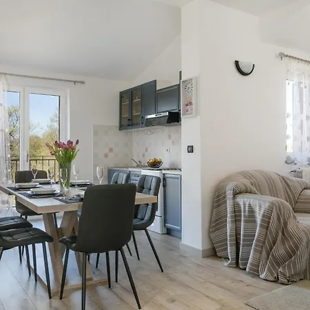 Holiday home 5 Bedroom Stunning In Labin *