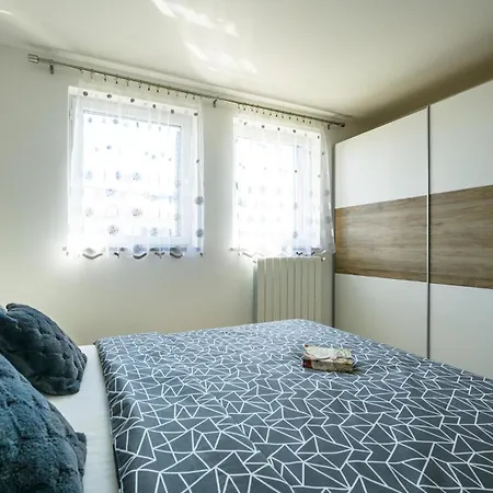 Holiday home 5 Bedroom Stunning In Labin
