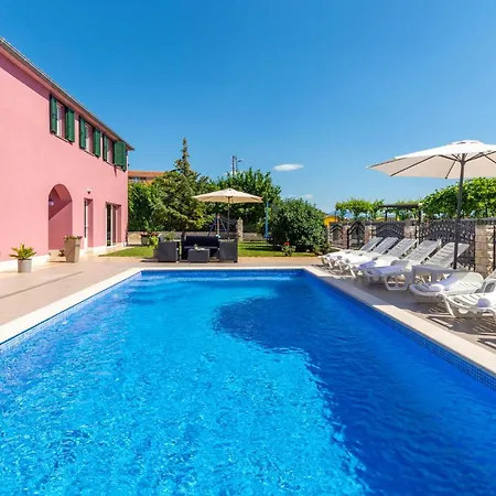 Holiday home 5 Bedroom Stunning In Labin Rasa