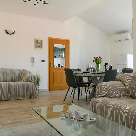5 Bedroom Stunning In Labin Holiday home *