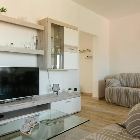 Holiday home 5 Bedroom Stunning In Labin
